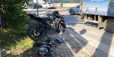 kocaeli-de-kamyonetle-carpisan-motosiklet-sur-19109272_amp.jpg