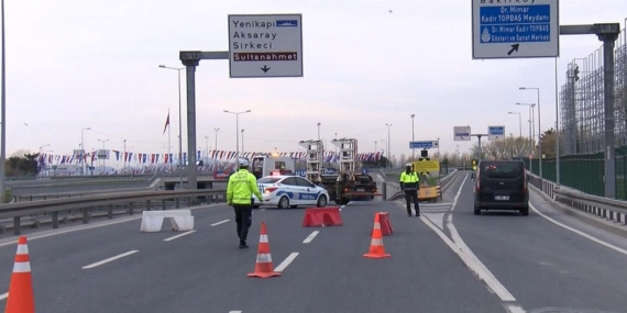 istanbul-yollar-trafige-kapatildi-dha-1816007.jpg