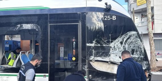 kocaeli-de-cop-kamyonu-ile-tramvayin-carpisti-19307889_amp.jpg