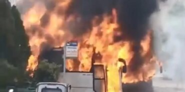seyir-halindeki-yolcu-otobusu-alev-alev-yandi-19273788_amp.jpg