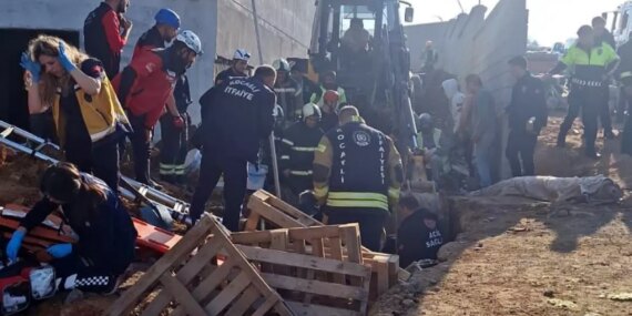 toprak-altinda-kalan-isci-yarali-kurtarildi-19217037_amp.jpg