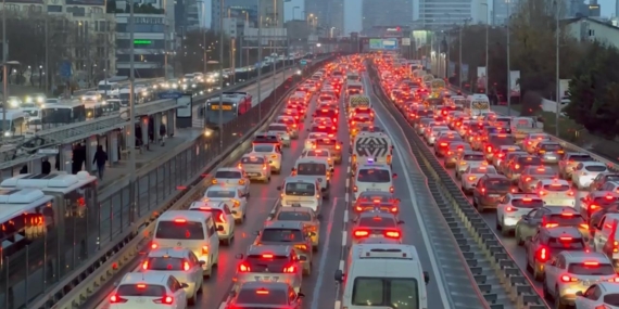 istanbul-trafik-aa-video-2427250.jpg