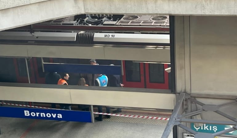izmir-metro-arizaiha-2423214.jpg