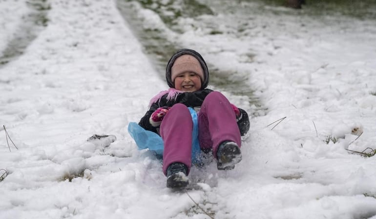 istanbul-kar-cocuk-aa-2330992.jpg