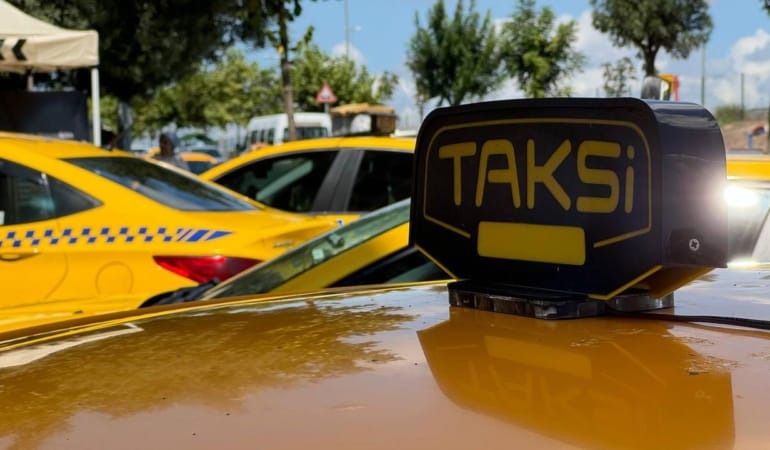 istanbul-taksi-aa-2260632.jpg