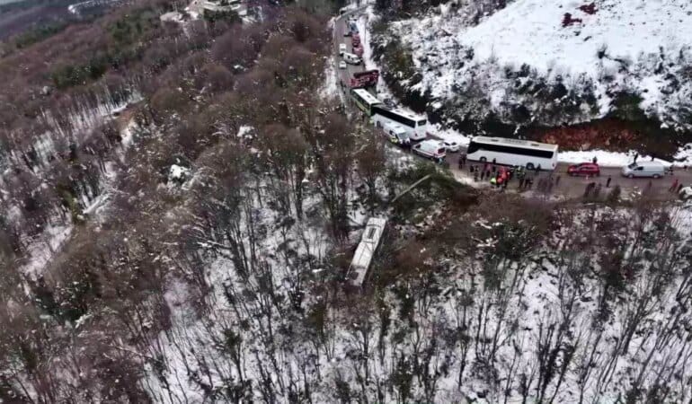 kartepe-nin-zirvesinden-inerken-otobus-saramp-19488666_amp.jpg